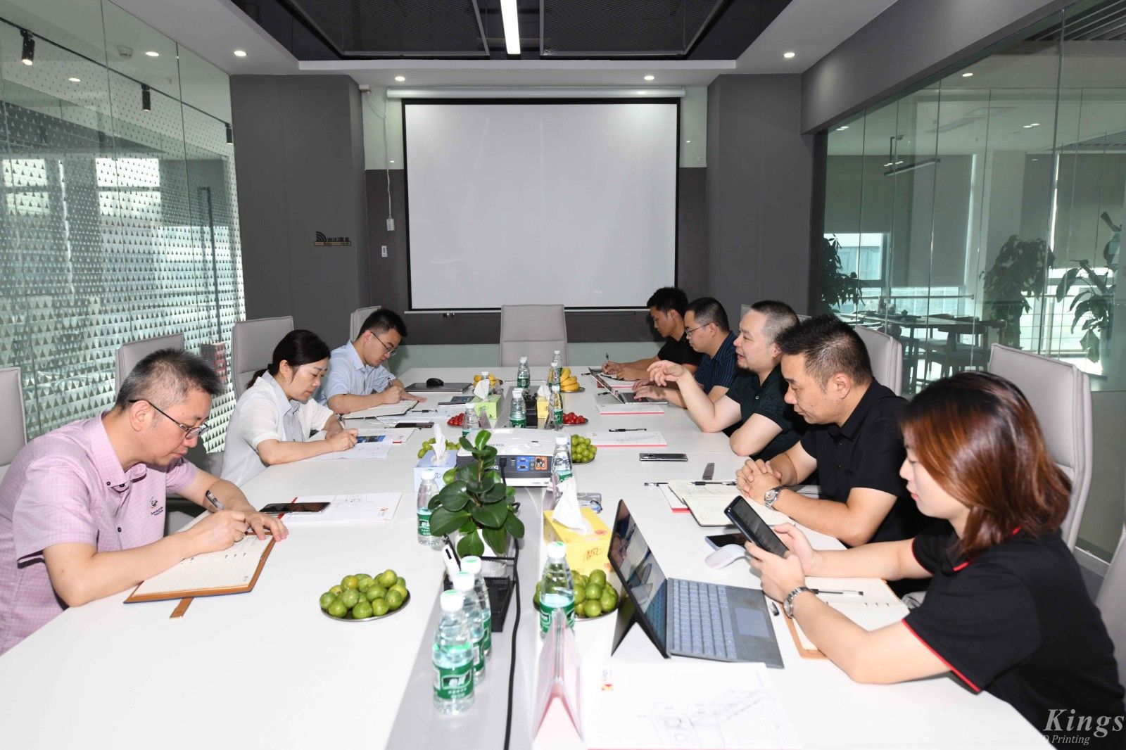 平湖市经济技术开发区管委会常务主任沈叶娟一行领导莅临MK.COM,三维指导工作